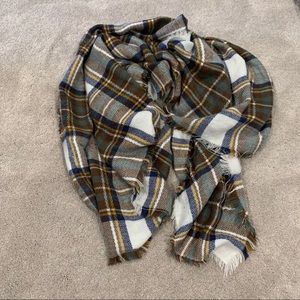 🔴➡️ 4/$10!!!!!⬅️🔴 
Large plaid blanket scarf